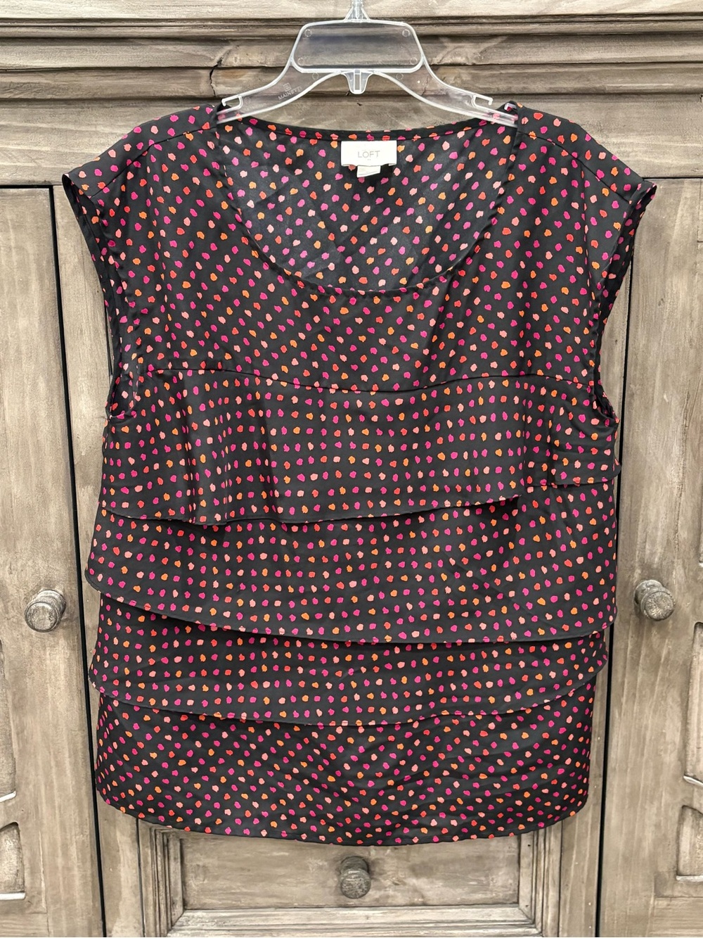 EUC Women’s LOFT Pink/Orange Polka Dot Tiered Sleeveless Dressy Top (XL)